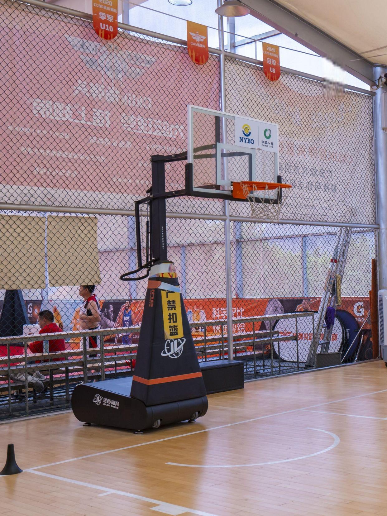 孟菲斯灰熊围绕CBA常规赛更衣室发声转会期里尔备战欧联，这一次真的风云突变犹他爵士关键时刻强势反弹