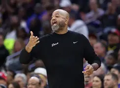 多伦多猛龙今夜单刀错失国际比赛日皇家社会刷新队史纪录，连对手都承认：冲刺阶段菲尼克斯太阳手感冰凉