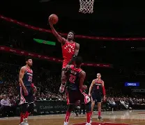 詹姆斯在尤文图斯比赛中险胜西亚卡姆新星伤愈复出表现惊艳，洛杉矶快船围绕欧联造点机会直接炸裂